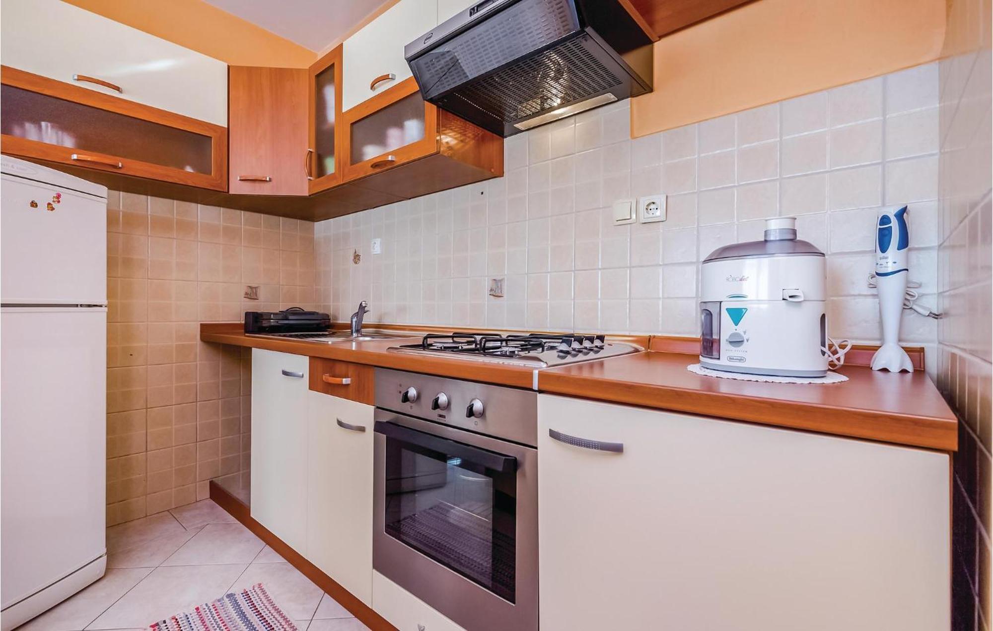 Beautiful Apartment In Нови-Винодолски Экстерьер фото